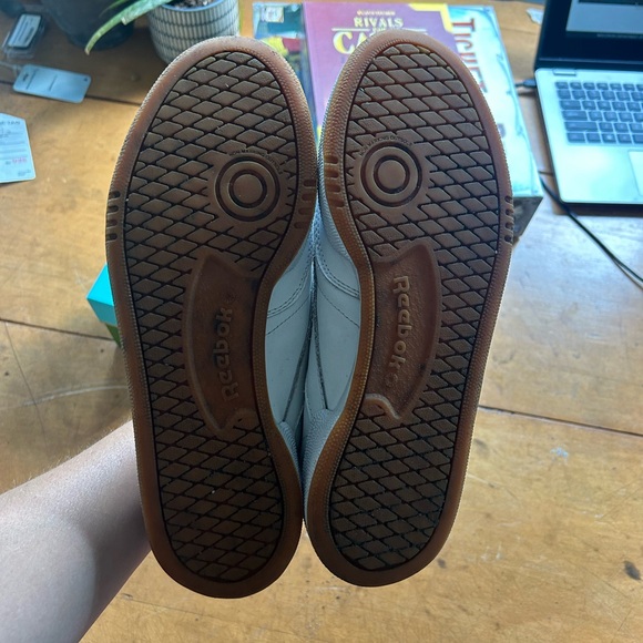 Reebok Club C vintage sneakers. Size 9 but run small - Picture 3 of 4